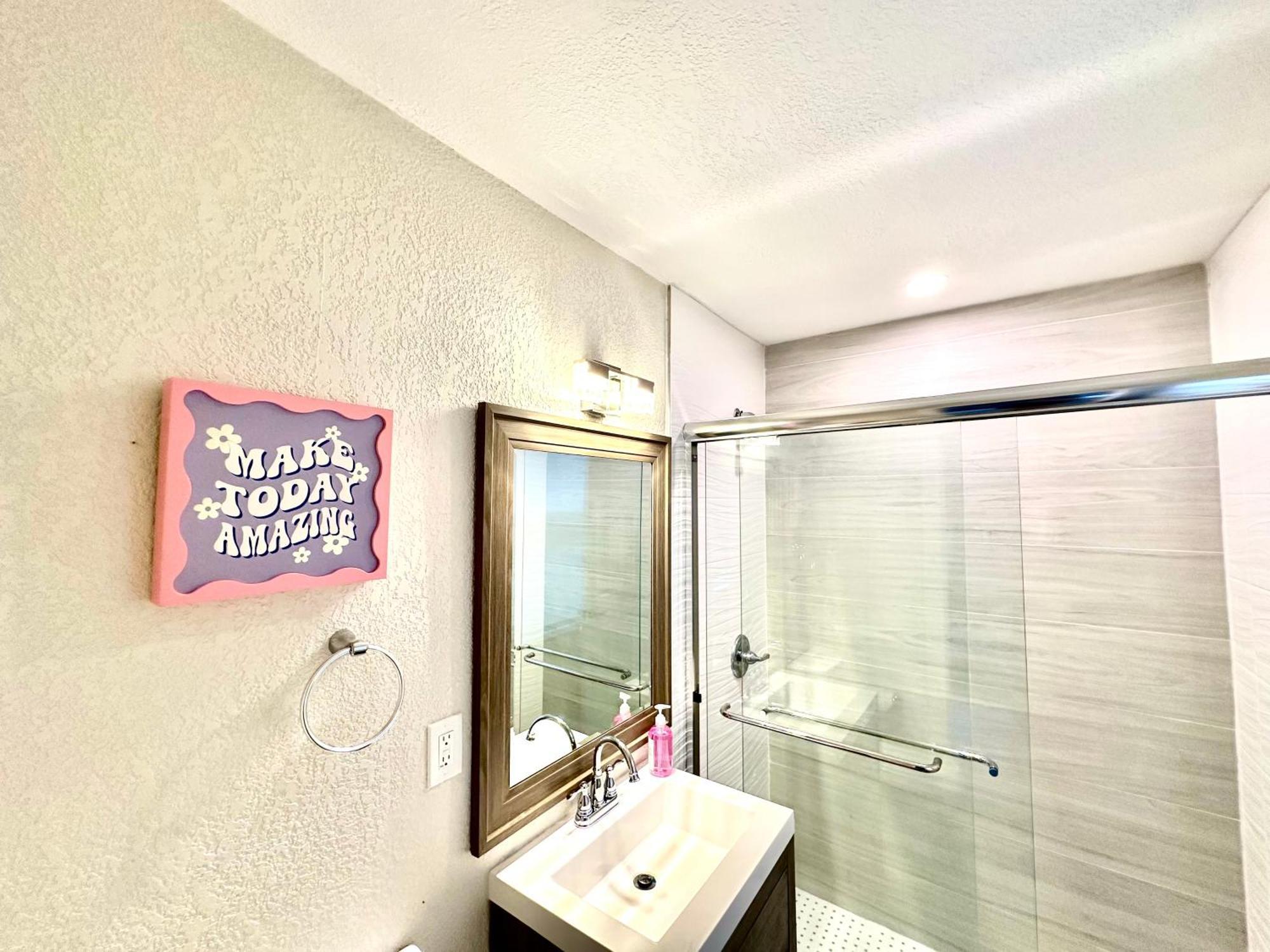 World Connect Albergue Miami